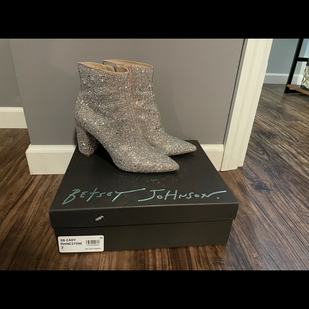 Brand new in box betsey Johnson cast booties
